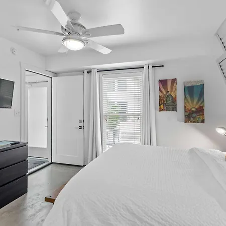 The Moon Quonset Hut Vacation Rental Heated & Chilled Pool-3